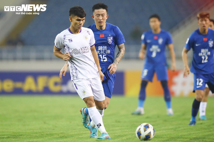 Hà Nội FC miệt mài tìm bàn thắng. (Ảnh: Đức Minh)