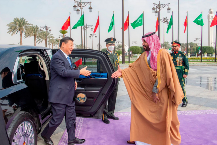 Chủ tịch Trung Quốc Tập Cận Bình gặp Thái tử và Thủ tướng Ả Rập Xê-út Mohammed bin Salman. (Ảnh: AP)