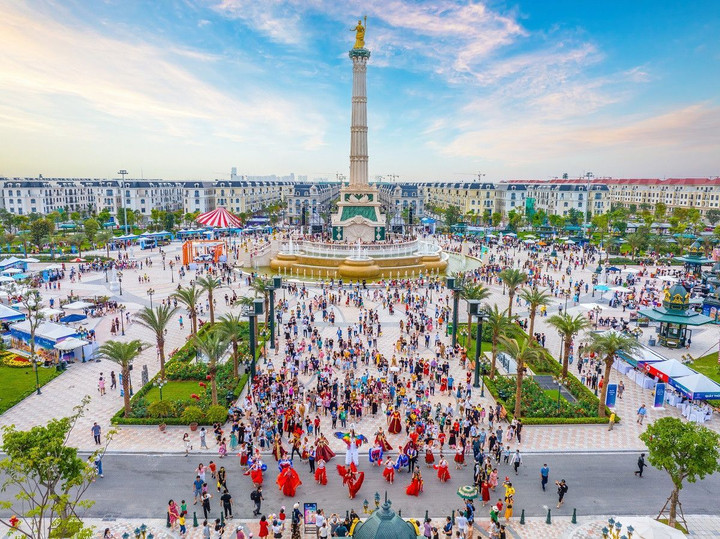 Các sự kiện văn hóa - nghệ thuật quy mô và tầm cỡ liên tục được tổ chức tại Quảng trường Kinh đô Ánh Sáng.