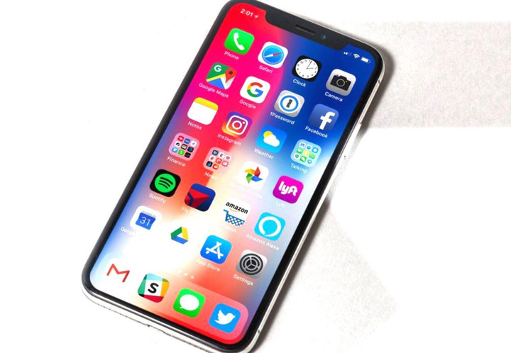 Điện thoại thuộc sở hữu của cá nhân, tổ chức, do đó cá nhân có quyền sử dụng cũng như định đoạt nó. (Ảnh: Châu Thư)