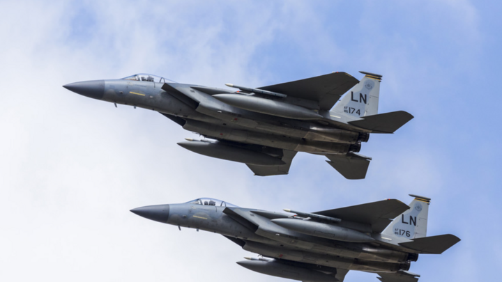 Một cặp máy bay chiến đấu F-15 của Mỹ. (Ảnh: Getty Images)