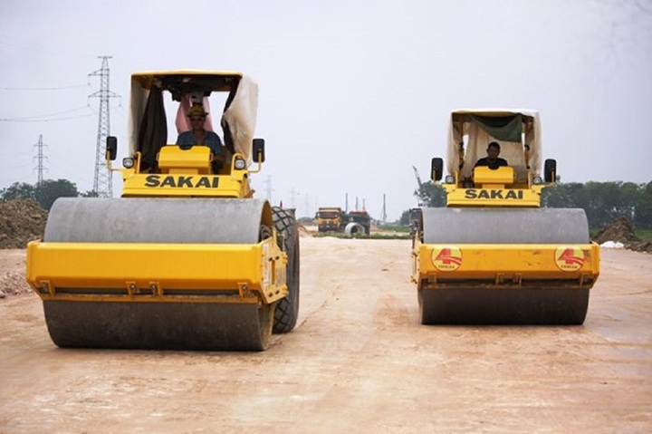 Nhà thầu thi công một đoạn tuyến cao tốc Bắc-Nam phía Đông. (Ảnh: Việt Hùng/Vietnam+)