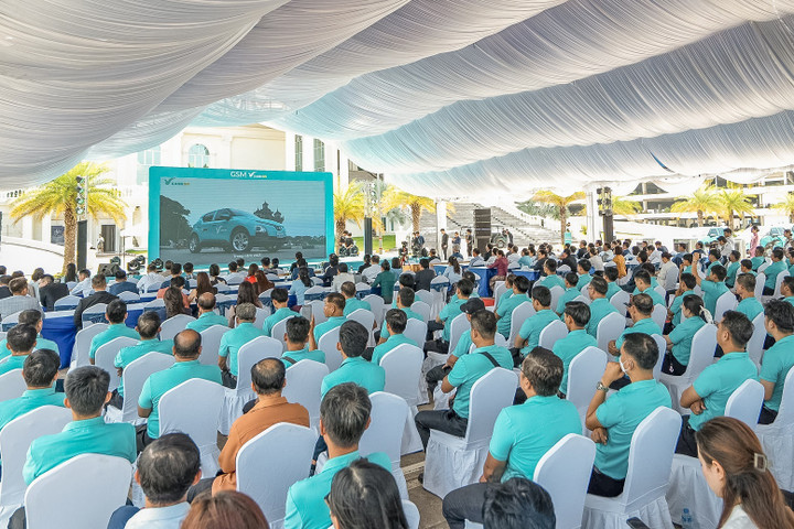 Lễ ra mắt taxi điện Xanh SM tại Lào.