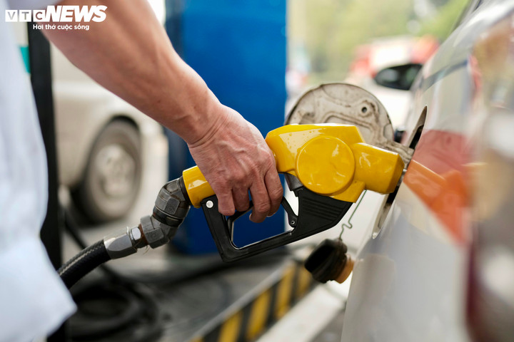 Giá xăng dầu hôm nay suy giảm. (Ảnh minh họa: Công Hiếu).