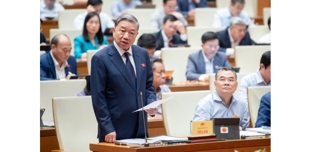 Bộ trưởng Bộ Công an Tô Lâm trả lời chất vất trước Quốc hội.