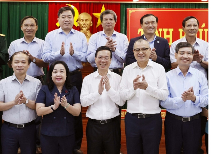 Chủ tịch nước và lãnh đạo chủ chốt tỉnh Phú Yên tại buổi làm việc