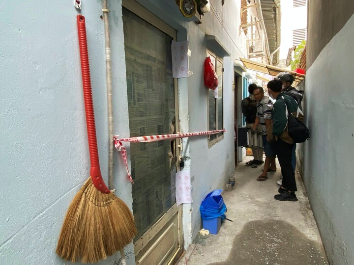 Lực lượng chức năng phong tỏa hiện trường để điều tra, nguyên nhân tử vong.