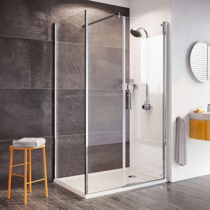 Trang trí phòng tắm bằng kính có diện tích nhỏ nên sử dụng những loại vật liệu xây dựng đá, đặc biệt có màu sáng để tạo không gian phòng tắm đẹp và thoáng đãng hơn.