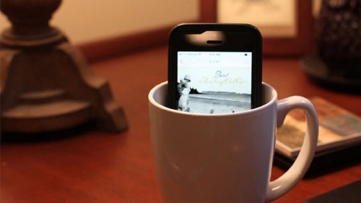 Dùng cốc sứ làm loa.