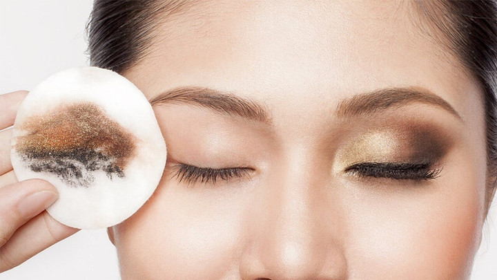 Tận dụng dầu xả làm kem tẩy trang.