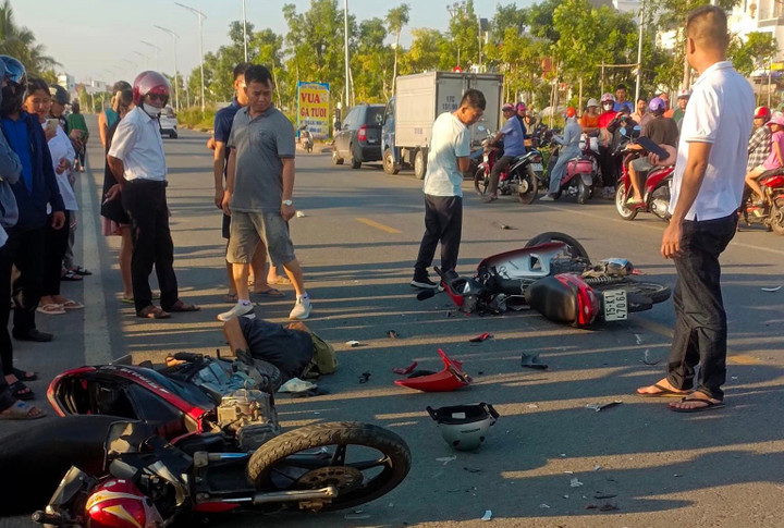 Vụ va chạm giữa 2 xe máy đi ngược chiều khiến 2 người thiệt mạng.