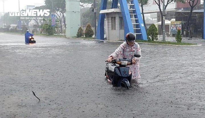 Miền Trung mưa trắng trời, đề phòng ngập lụt. (Ảnh minh hoạ: Châu Thư)