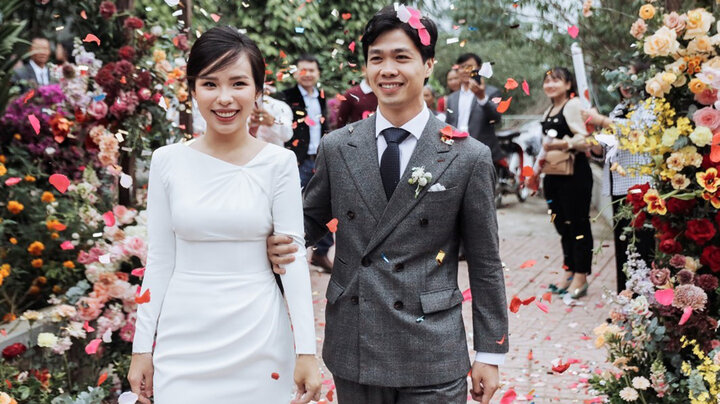 Cuối năm 2020, Nguyễn Công Phượng làm lễ cưới với bạn gái Tô Ngọc Viên Minh. Cặp đôi đón con trai đầu lòng không lâu sau đó. Vợ Công Phượng được biết đến là tiểu thư thế gia, nhưng khá kín tiếng.