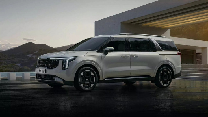 Kia Carnival 2024 mở bán tại quê nhà, giá từ 645 triệu đồng - 1