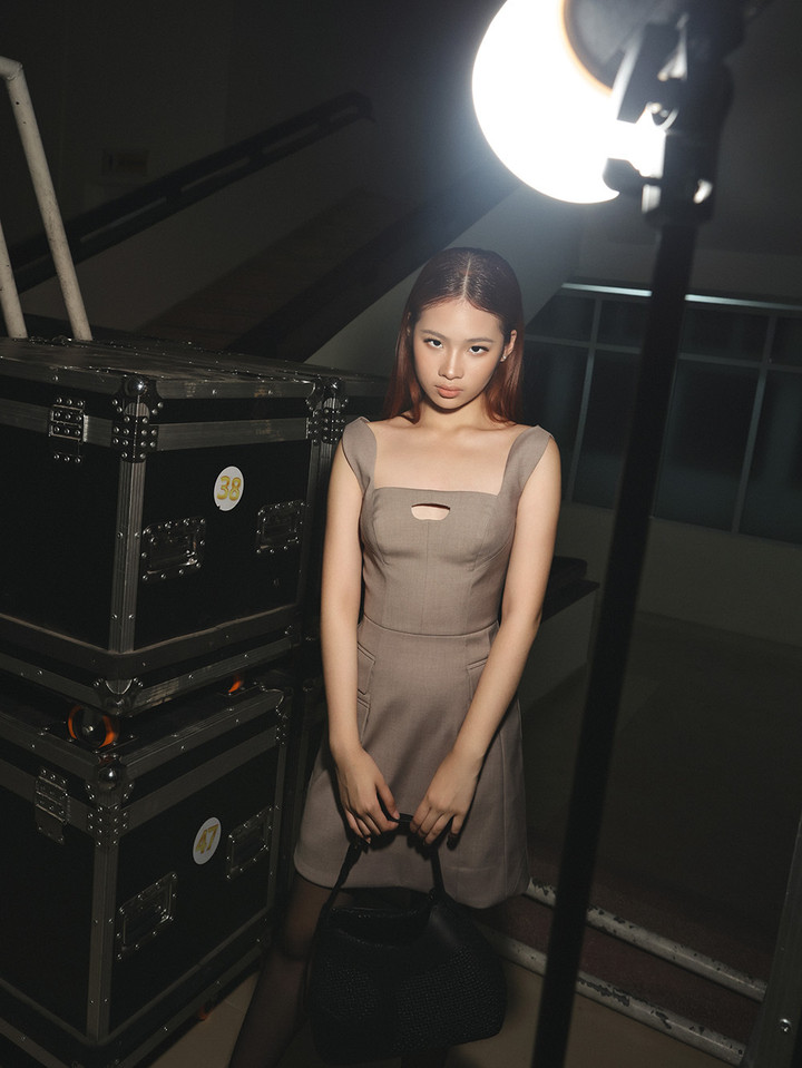 Bảo Hà với những bước đi chuyên nghiệp cùng thần thái lạnh lùng, mẫu nhí gần như đã thể hiện trọn vẹn tinh thần BST “Sculpture” (Điêu khắc) của NTK Phan Đăng Hoàng.