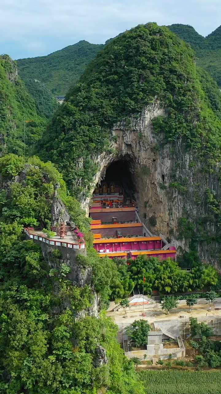 Ngày nay, chùa Vạn Phật trở thành khu danh thắng tâm linh quan trọng của vùng đông nam Trung Quốc, thu hút tín đồ Phật giáo cùng khách du lịch trong và ngoài nước đến hành hương, chiêm bái.