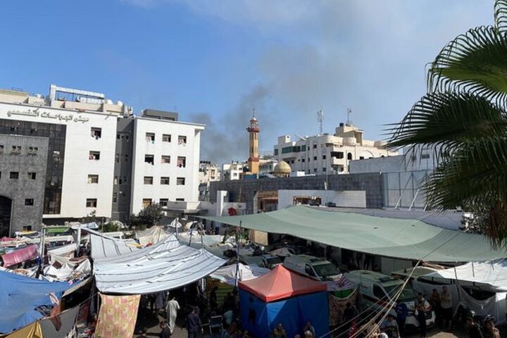 Người Palestine di tản đến trú ẩn tại Bệnh viện Al-Shifa ở thành phố Gaza. (Ảnh: Doaa Rouqa/Reuters)