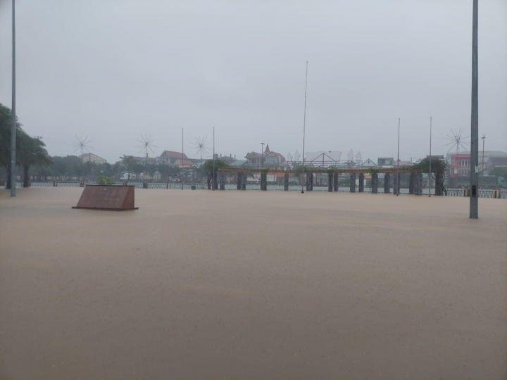Nhiều địa phương ở Hà Tĩnh chìm trong nước lũ. (Ảnh: CTV)