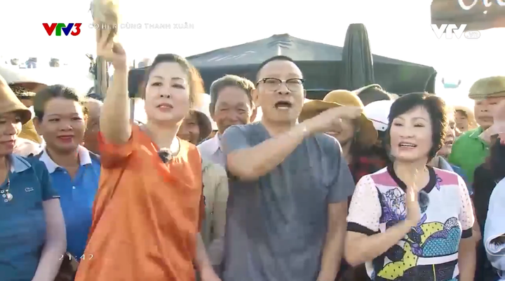 MC Lại Văn Sâm hào hứng chia sẻ kết quả của thử thách.