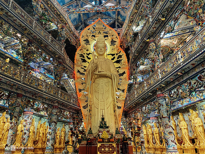 Ngôi chùa nào có kiến trúc 've chai' độc đáo, giữ nhiều kỷ lục nhất Việt Nam? - 4