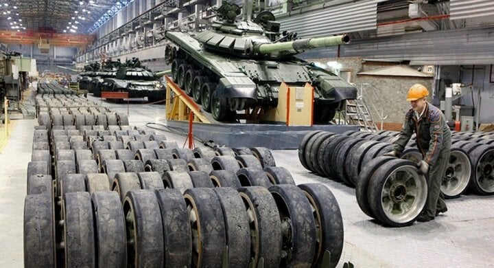 Nhà máy sản xuất xe tăng của Nga.