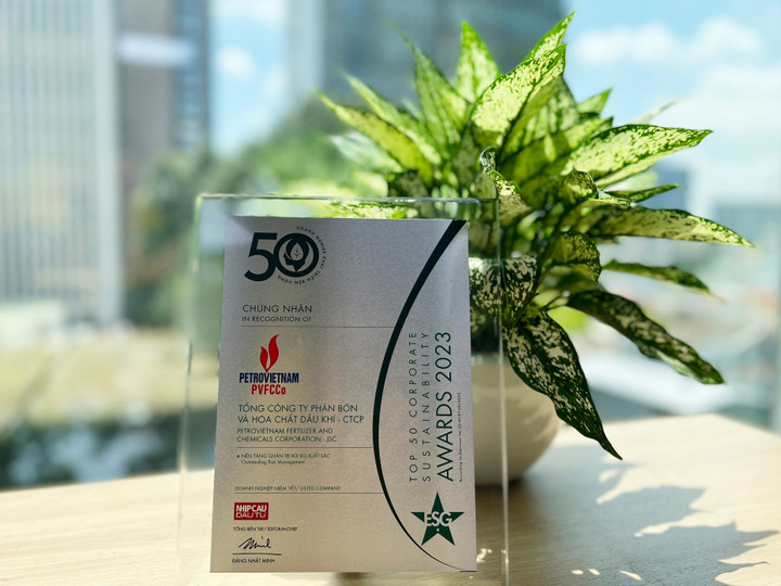 Chứng nhận Doanh nghiệp phát triển bền vững tiêu biểu của PVFCCo.