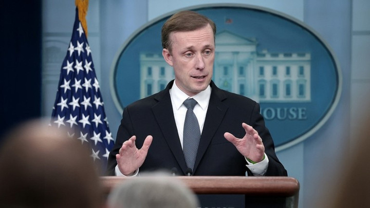 Cố vấn An ninh Quốc gia Mỹ Jake Sullivan trả lời tại cuộc họp báo ngày 13/11. (Ảnh: Getty Images)