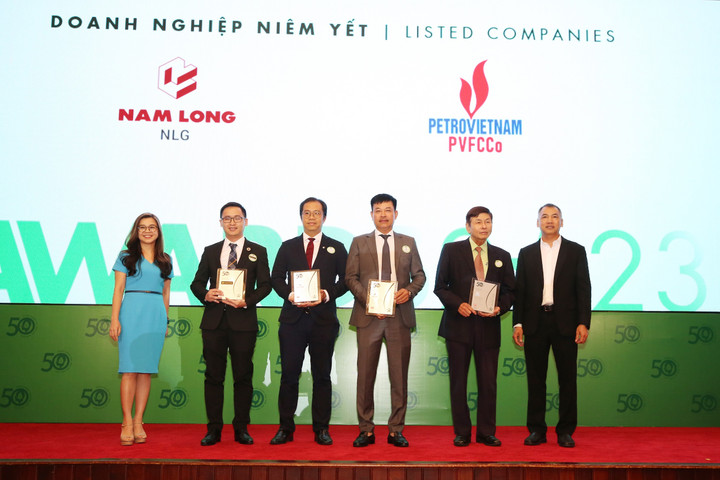 Ông Lê Cự Tân nhận danh hiệu tại lễ vinh danh.