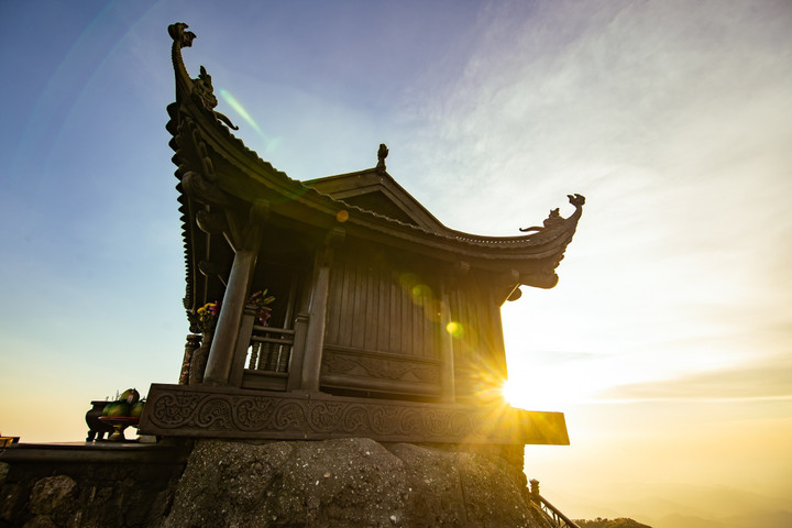 Ngôi chùa nào ở Việt Nam nằm ở độ cao hơn 1.000m? - 4