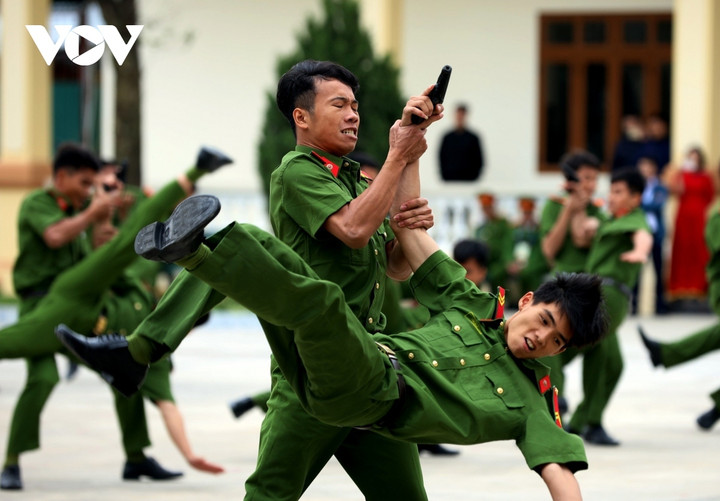 Đại biểu APCCA 41 xem Cảnh sát Việt Nam trình diễn võ thuật, khí công - 3