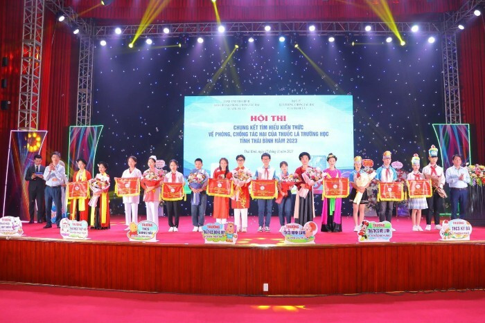 Các đội thi đạt giải.