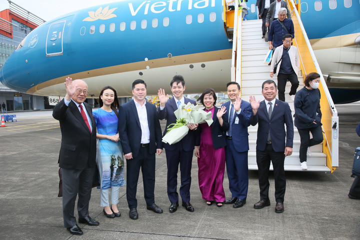 Lãnh đạo đoàn đại biểu tỉnh Hokkaido họp mặt cùng lãnh đạo tỉnh Quảng Ninh và đại diện Cảng HKQT Vân Đồn.