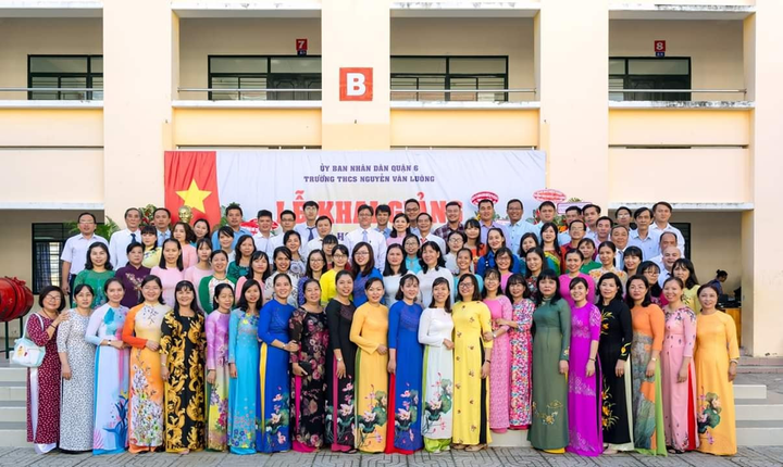 Tập thể nhà giáo Trường Tiểu học Nguyễn Văn Luông (Ảnh FB nhà trường)