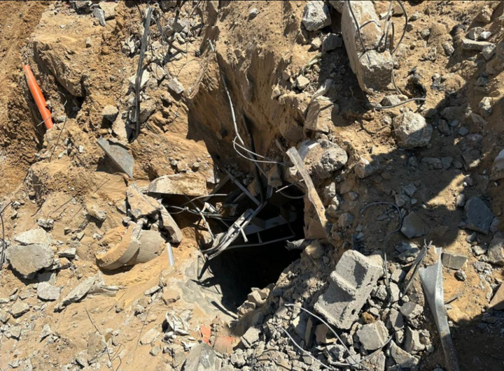 Đường hầm mà quân đội Israel tìm thấy bên trong khu phức hợp Bệnh viện Shifa ở Thành Gaza, ngày 16/11/2023. (Ảnh: Times of Israel)