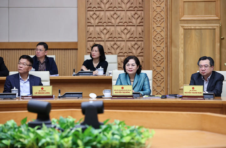 Lãnh đạo các bộ, ngành tham dự phiên họp. (Ảnh: VGP/Nhật Bắc).