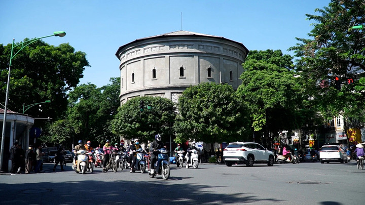 Tái tạo các không gian di sản như tháp nước Hàng Đậu, nhà máy xe lửa Gia Lâm… thành những tổ hợp sáng tạo, thẩm mỹ thu hút sự quan tâm của công chúng.