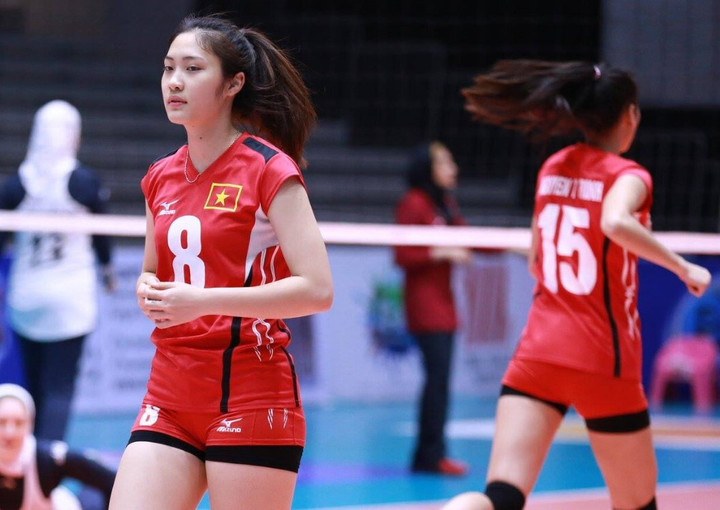 Trần Việt Hương (BTL Thông tin): Việt Hương sinh năm 1998, là phụ công tài năng, xinh đẹp của BTL Thông tin và tuyển quốc gia Việt Nam. Cô gái cao 1,78 m sớm có niềm đam mê với bóng chuyền và quyết tâm theo đuổi môn thể thao này từ khi mới học lớp 6.