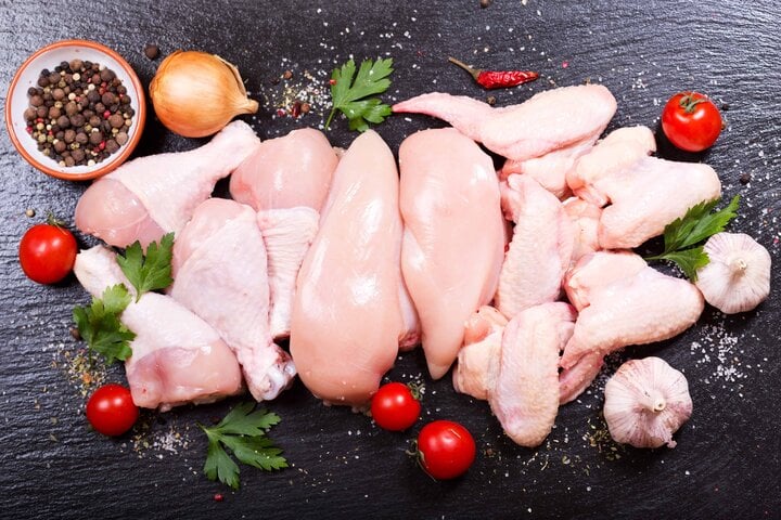Thịt gà thông thường người sử dụng cho những tình huống còm yếu hèn giảm bớt cân nặng, kiệt quệ, đầy hơi ko tiêu xài, ăn kém cỏi, tiêu xài chảy... (Ảnh: Animals)