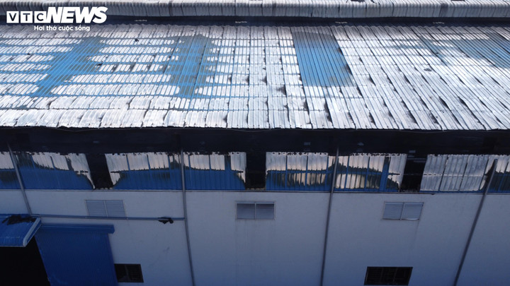 Vụ cháy đã làm nhà máy bị hư hỏng nặng, nhưng rất may không gây thương vong về người.