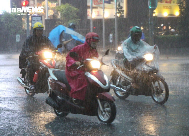 Thời tiết tại TP.HCM hôm nay 18/11, chiều tối khu vực có mưa rào và dông vài nơi.