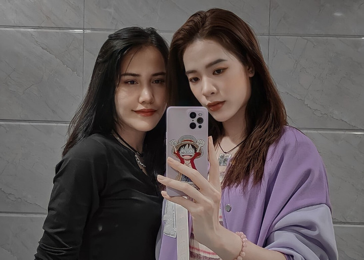 Lê Thanh Thúy chơi rất thân với Đinh Thị Thúy. Căp đôi “Song Thúy” của CLB Ninh Bình đều sở hữu tài năng và nhan sắc thuộc top đầu trong làng bóng chuyền Việt Nam.