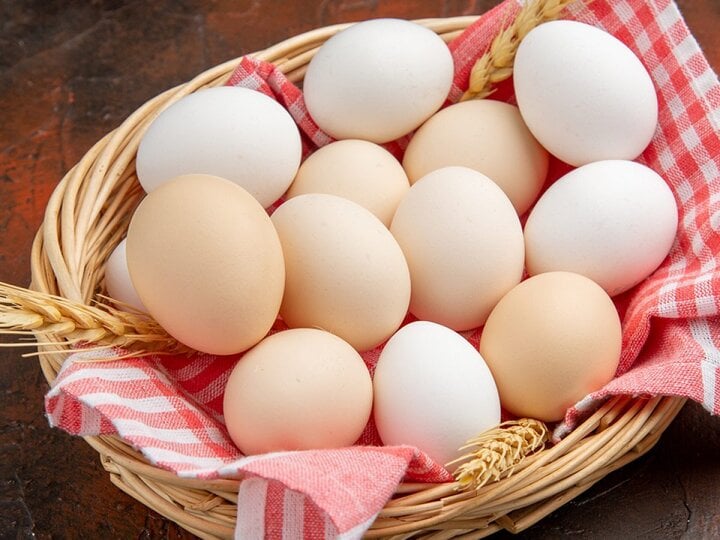 Trứng gà hùn vấp ngã huyết khí, non trong cổ họng, tan khí rét, an bầu. (Ảnh: Mymrgrocery)