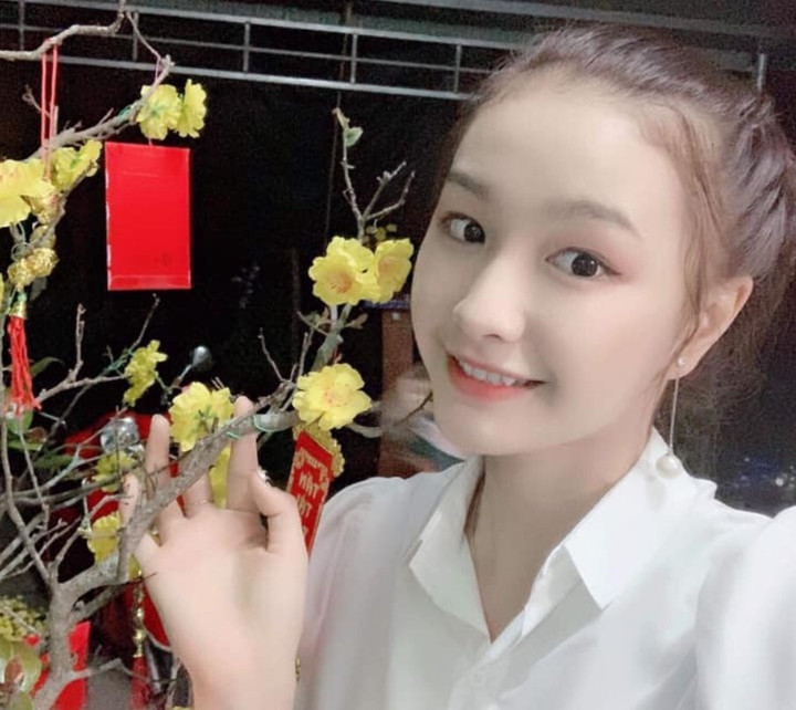 Đặng Thị Kim Thanh (CLB VTV Bình Điền Long An): Với nước da trắng, gương mặt khả ái, phụ công sinh năm 1999 luôn là tâm điểm của sự chú ý khi ra sân. Năm ngoái, cô cũng đã được vinh danh là hoa khôi bóng chuyền tại VTV Cup.