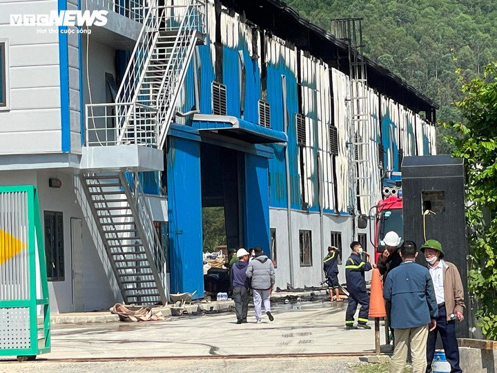 Tuy nhiên trong nhà máy chứa nhiều nhựa phế liệu nên công tác chữa cháy gặp nhiều khó khăn.