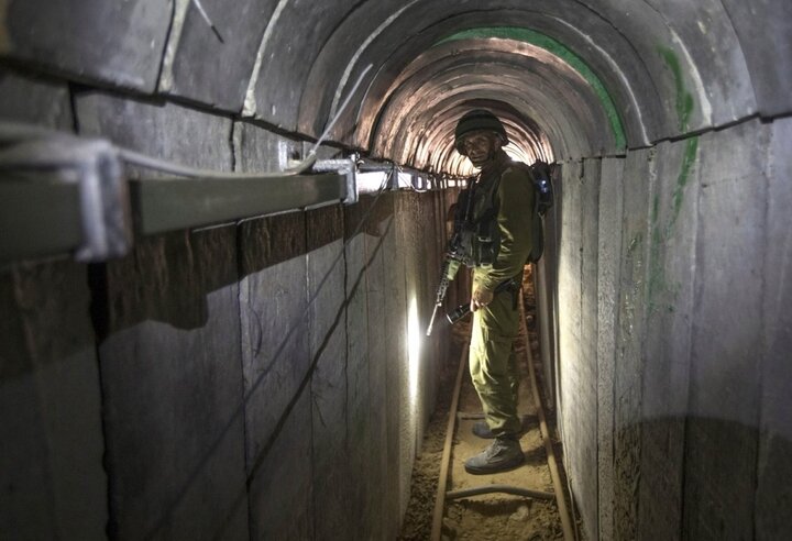 Binh sỹ israel bên trong một đường hầm của Hamas ở biên giới Israel-Gaza, năm 2014. (Ảnh: AP)