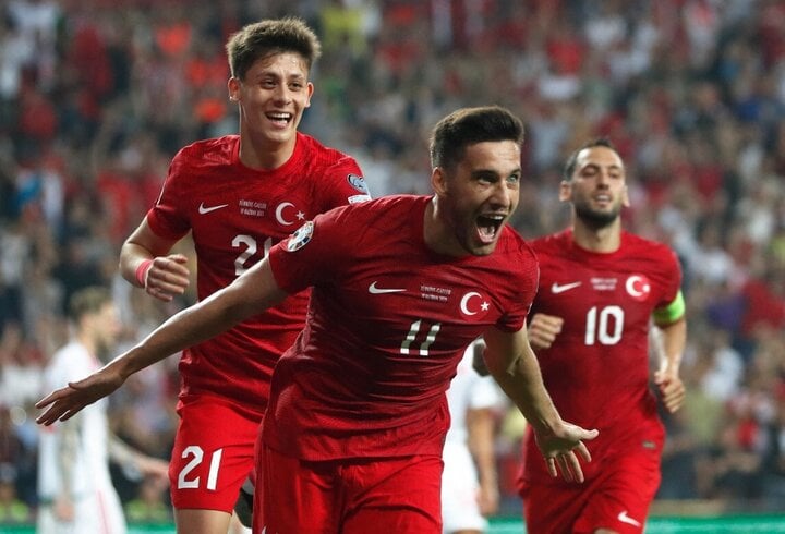 Thổ Nhĩ Kỳ (bảng D): Tại bảng đấu gồm các đối thủ có trình độ không chênh lệch quá xa, Thổ Nhĩ Kỳ thể hiện tốt nhất. Suất còn lại của bảng này là cuộc cạnh tranh giữa Wales và Croatia.