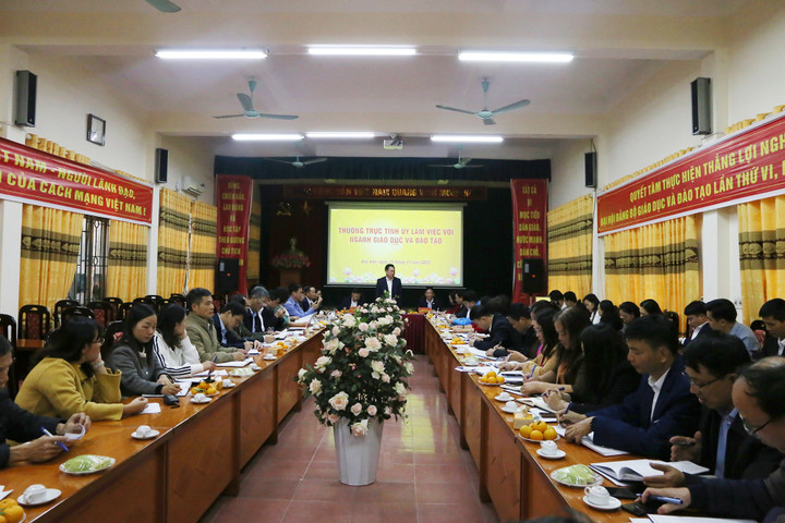 Toàn cảnh buổi làm việc.