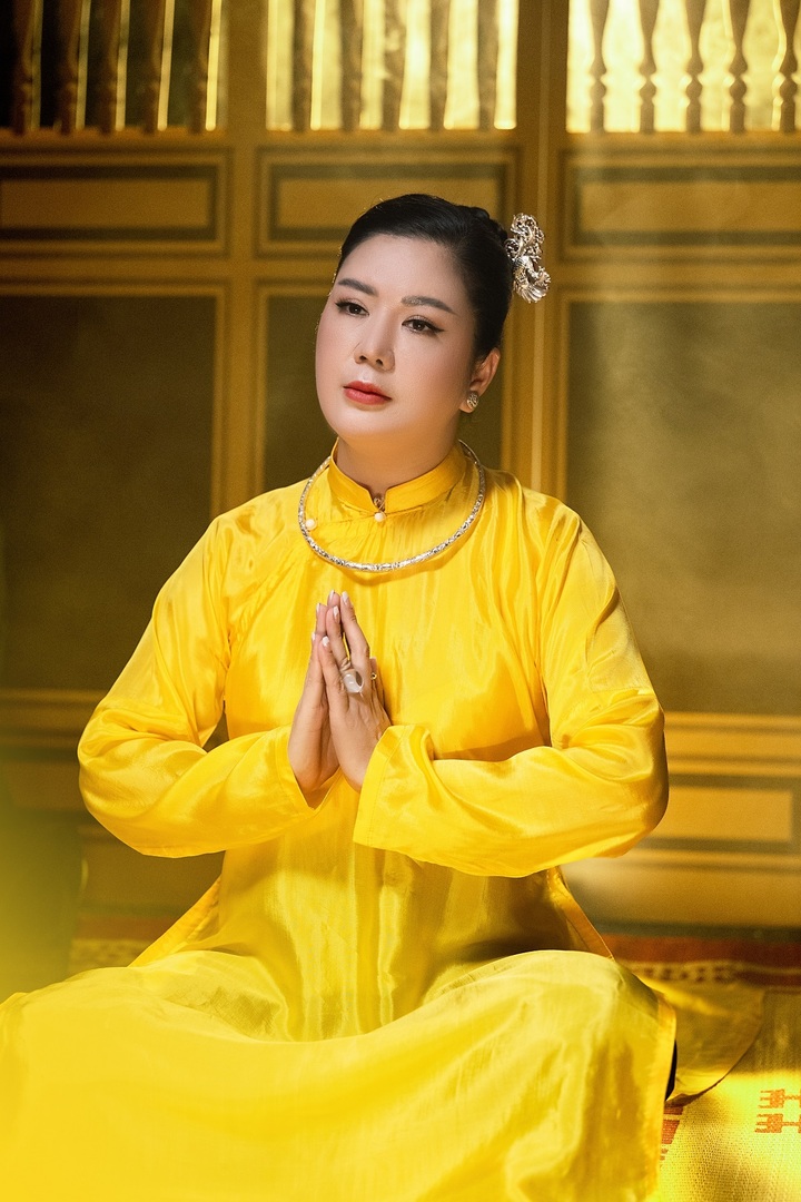 Ca sĩ Đinh Hiền Anh chia sẻ: “Sự thành công của "Hát văn Quan Hoàng Mười" là một tín hiệu đáng mừng cho sự phát triển của dòng nhạc hát văn truyền thống”.