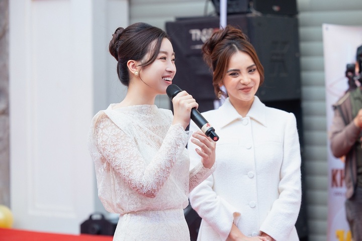 Người đẹp cũng bày tỏ sự ngưỡng mộ và gửi lời chúc tốt đẹp tới những định hướng mới của Đỗ Thị Hà.