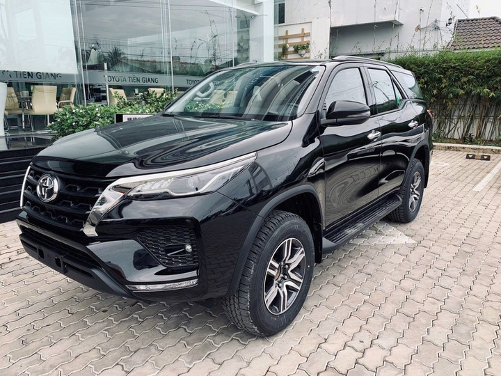 Toyota Fortuner máy dầu 2023.